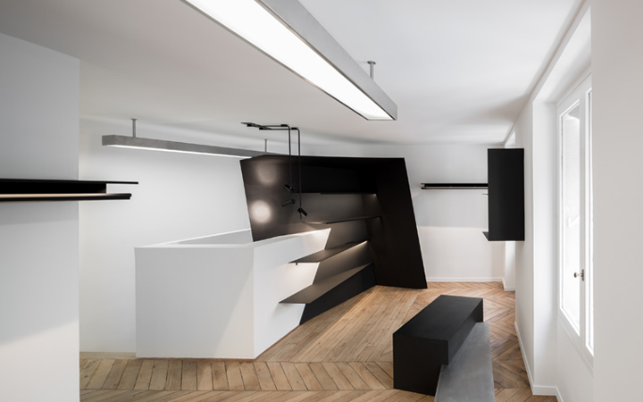 Krisvanassche boutique . 16 Rue Saint Roch . Paris . France